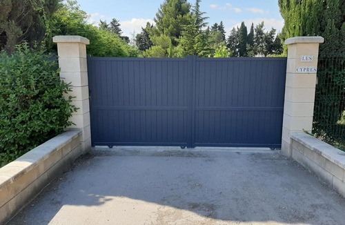 Maillane House | LES CYPRES