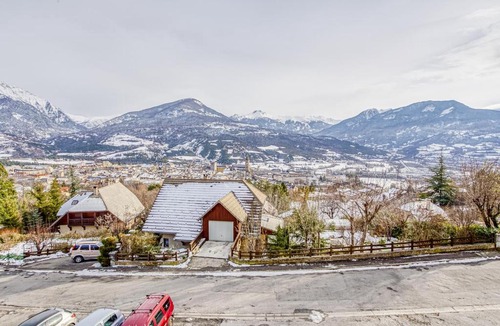Embrun Apartment | Les Fauvettes - appartement vue imprenable sur montagne