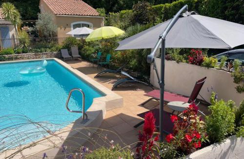 Eyragues House | Les Hauts d'Eyragues gîte Aigue Marine Meublé classé 4 étoiles