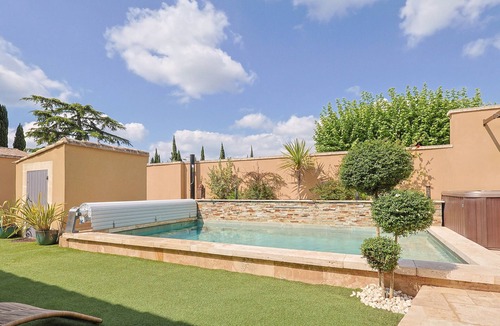 Paluds de Noves House | Les Murmures, an ideal holiday home for 6 people, with private heated pool, in the heart of Provence.
