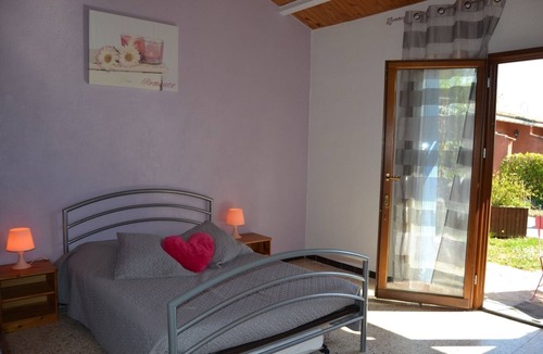 Saint-Dezery Apartment | Les Olivettes - Gite Romance