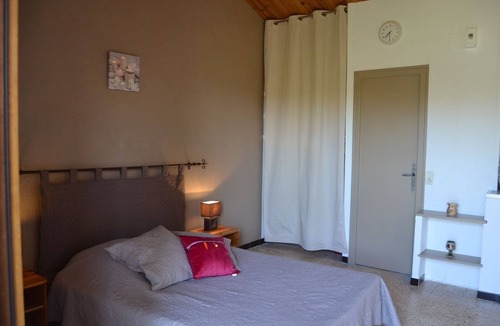 Saint-Dezery Apartment | Les Olivettes - Gite Nature