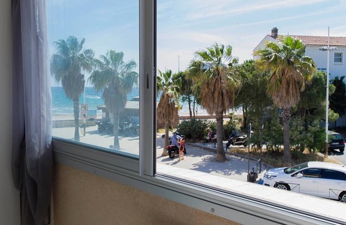 Les Sablettes Apartment | Les Sablettes T2 apartment on the beach
