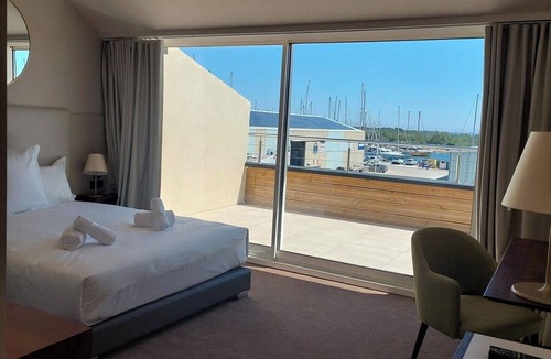 Port-Saint-Louis-du-Rhone Hotel | Les Trois Voiles