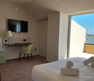 Port-Saint-Louis-du-Rhone Hotel | Les Trois Voiles