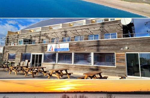 Port-Saint-Louis-du-Rhone Hotel | Les Trois Voiles