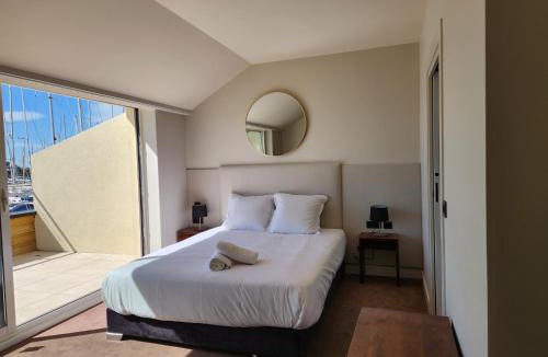 Port-Saint-Louis-du-Rhone Hotel | Les Trois Voiles