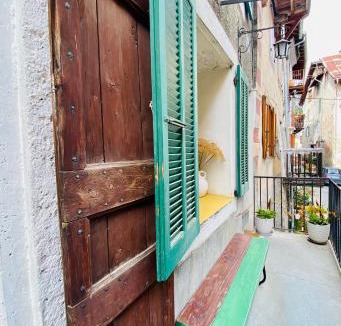 Beauvezer House | Les volets verts