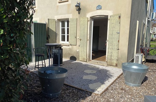 Gallargues-le-Montueux Condo | Little House