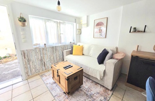 8th Arrondissement Apartment | Loù Cabanoù