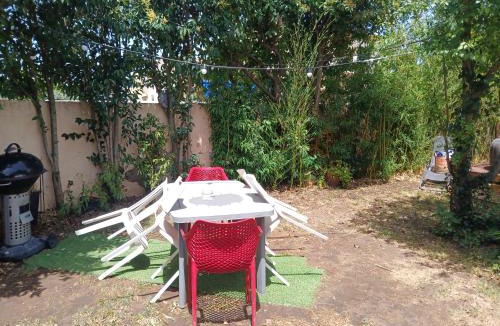 Lunel House | loft, air conditioning, garden, optional jacuzzi, barbecue