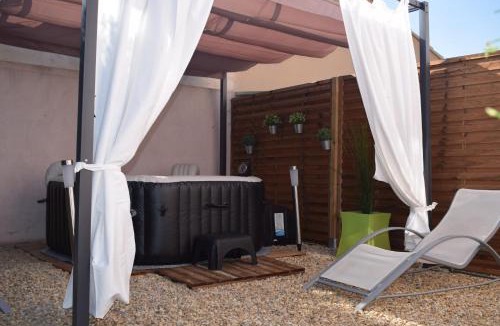 Maillane Apartment | Loft Le Mistral avec SPA extérieur en saison