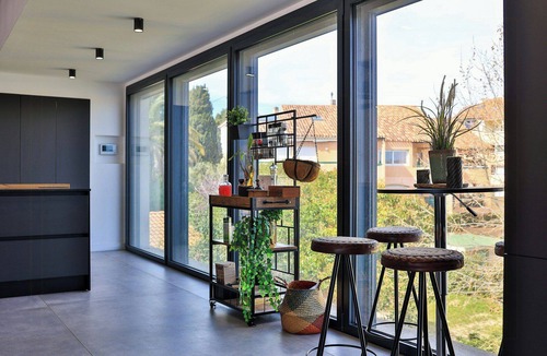 Bandol Apartment | Loft with rooftop pool in central Bandol
