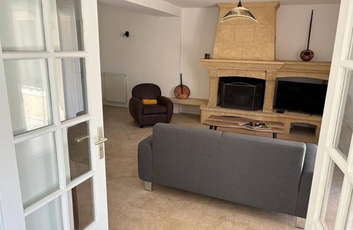 Greoux-les-Bains House | Logement Spacieux et Reposant