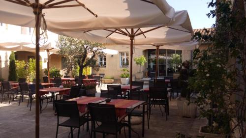 Les Baux-de-Provence Hotel | Logis Hôtel Fabian des Baux