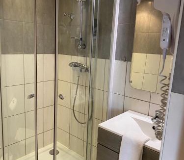 Marseillan Hotel | LOGIS Hôtel Restaurant La Chaumière