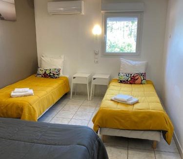 Marseillan Hotel | LOGIS Hôtel Restaurant La Chaumière