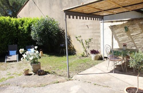Eygalieres Apartment | Lou Pitchoun Cabanoun à Eygalières "2-3 Personnes"