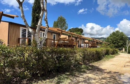Cabrieres-dʼAigues House | Lourmarin Mobile Home with Jacuzzi - 32 m² - 2 bedrooms, sleeps 4
