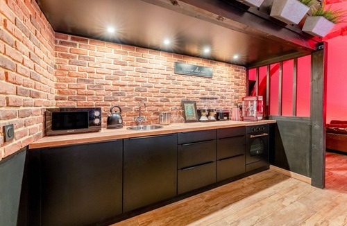 Salon-de-Provence Apartment | Love Room 70m² with Private Spa in the Heart of Salon-de-Provence