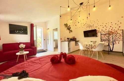 L'Escarene House | Love Room—Air-Conditioned Jacuzzi Area/Massage Table
