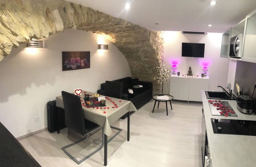 Orgon Apartment | Love Room apartment with private Jacuzzi and hammam unusual place for lovers