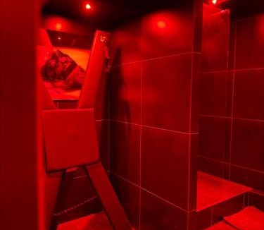 L'Escarene Apartment | Love Room- Jacuzzi XXL- Climatisé- Table massage Accessoires
