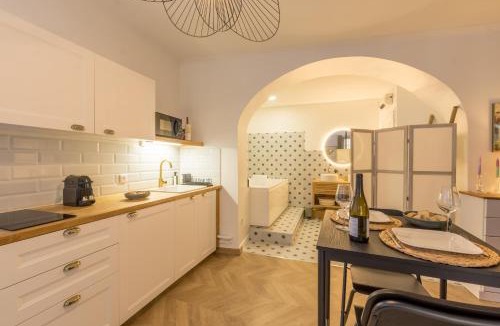 Pezenas Apartment | LOVE Suite - Balnéo - Vidéoprojecteur - Plein Centre - Free WiFi