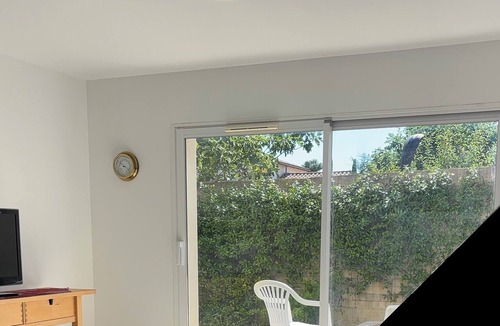 Juvignac Apartment | Lovely 43 m² apartment just outside Montpellier. Surrounded by a large garden!