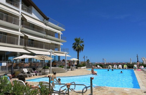 Roseto degli Abruzzi Apartment | Lovely apartment for 5 people with internet, A/C, pool, TV, terrace and pets allowed