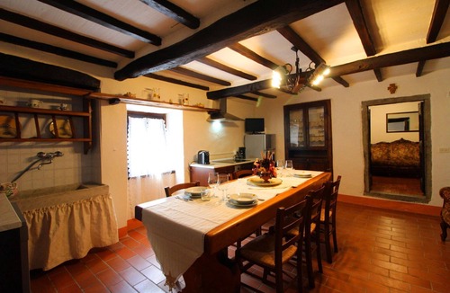 Pieve di Chio Apartment | Lovely apartment for 4 people with WIFI, pool, TV and balcony