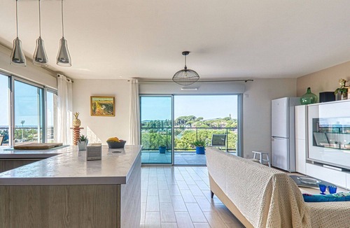 Frejus Apartment | Lovely apartment for 7 guests with A/C, WIFI, pool, TV and terrace
