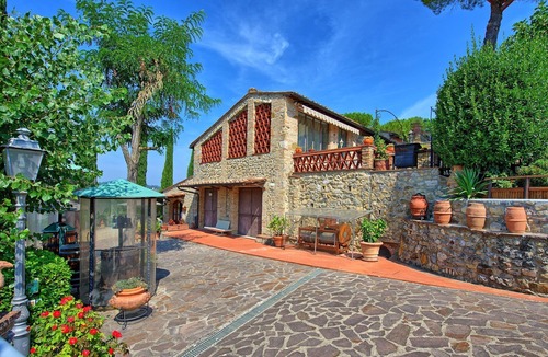 San Gimignano Apartment | Lovely apartment for 2 people with pool, WIFI, A/C, TV and panoramic view