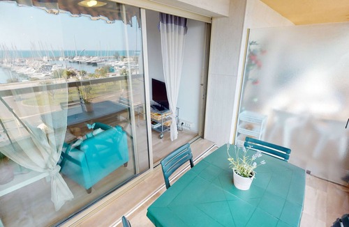 Menton Apartment | Lovely apartment with terrace, pool, parking and WiFi