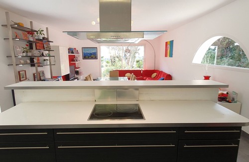 Salon-de-Provence Villa | Lovely spacious contemporary villa in Provence