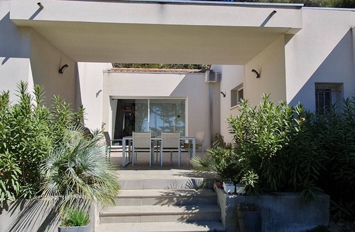 Salon-de-Provence Villa | Lovely spacious contemporary villa in Provence