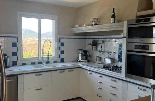 Cogolin House | Luxe Villa bij St. Tropez: Zeezicht, Privé Jacuzzi & Free Fatbikes