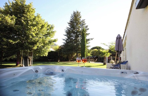 St.-Remy-de-Provence Villa | Luxurious Villa with Heated Pool and Jacuzzi in Scenic Nans-les-Pins