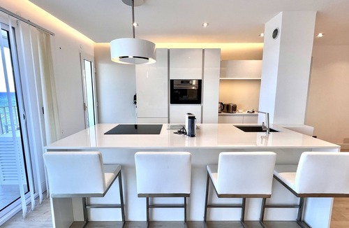 Menton Apartment | LUXURIOUS 2-ROOM DESIGNER APARTMENT ON THE SEAFRONT.