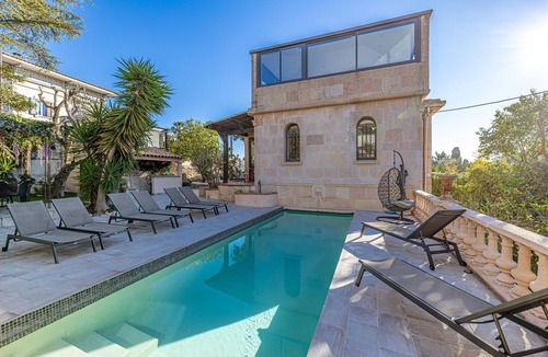 Carnot Villa | Luxurious 6 bedroom villa with pool & sauna