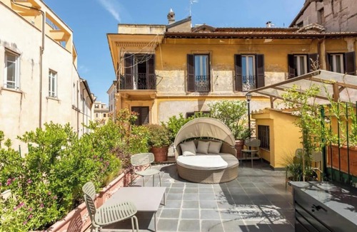 Rione VIII Sant'Eustachio Apartment | Luxurious Three-Story Palazzetto Near Rome's Top Attractions