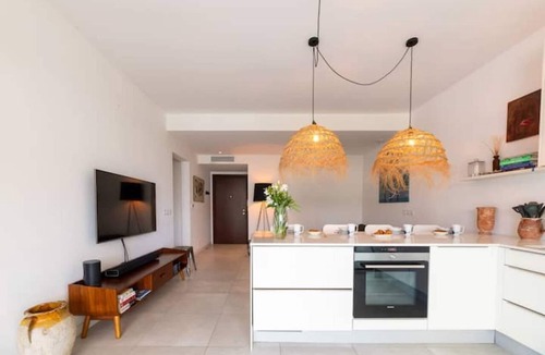 Cap-d'Antibes Apartment | Luxury Apartment in Juan les Pins