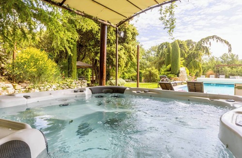 Bonnieux House | Luxury family farmhouse in the Luberon Village zip-line on foot sleeps 21