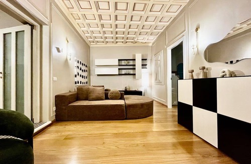 Rione III Colonna Apartment | Luxury, Light & History – An Exquisite Stay in the Heart of Rome