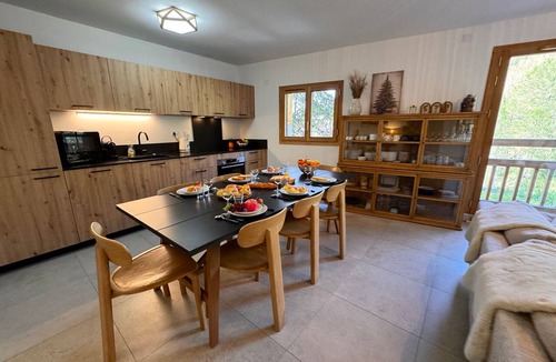 Les Claux Apartment | Luxury Ski Apartment - Near Slopes, 2 Garages, Sleeps 8