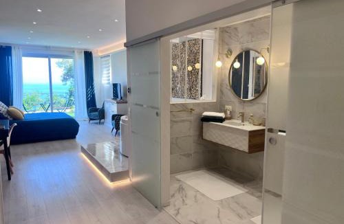Eze Apartment | Luxury studio suite in artist Villa with sea view