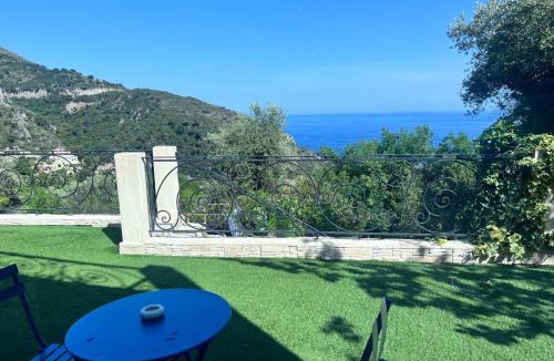 Eze Apartment | Luxury studio suite in artist Villa with sea view