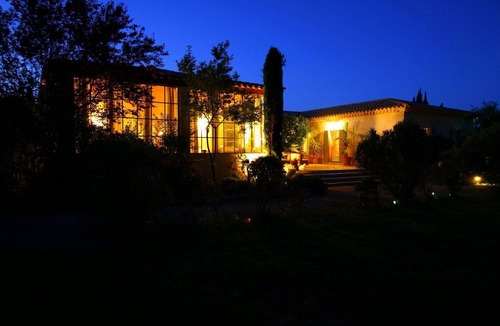 Maillane Villa | Luxury Villa 4 BEDROOMS 8 pax HEATED POOL /AC Walk to SHOPS