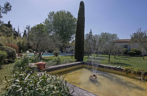 Maillane Villa | Luxury Villa 4 BEDROOMS 8 pax HEATED POOL /AC Walk to SHOPS