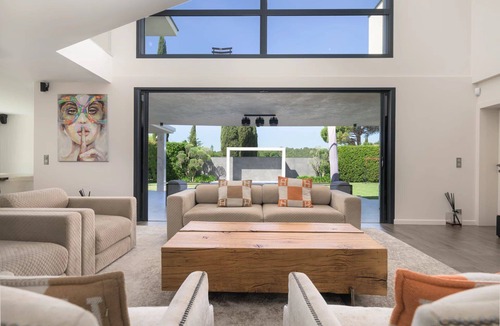 Biot House | Magnificent contemporary villa with swimming pool